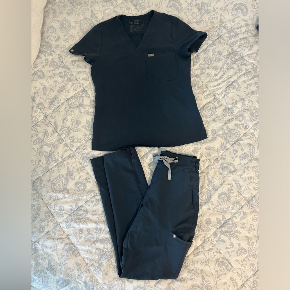 Dark Harbor Figs scrubs